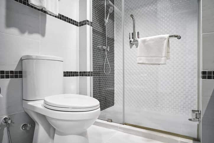 ¿Puede Demandar A Un Hotel Por Resbalarse O Caerse En La Ducha? 1 Ducha De Un Hotel