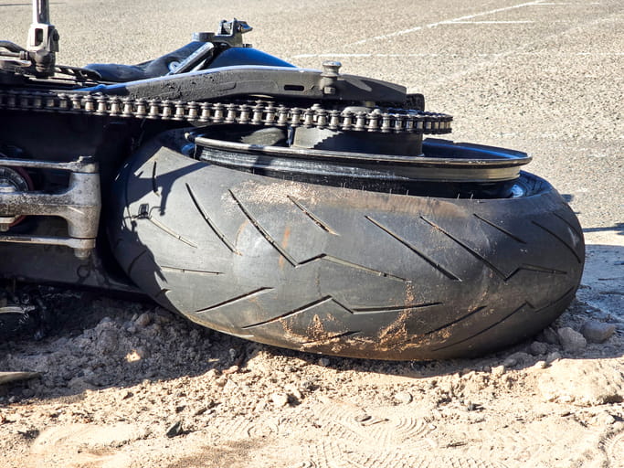 Accodente De Motocicleta Volcada